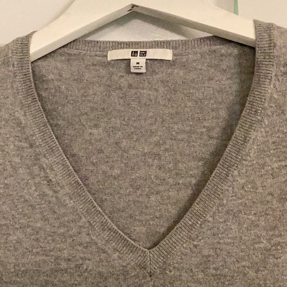 Sweater by  UniQlo - Picture 3 of 3